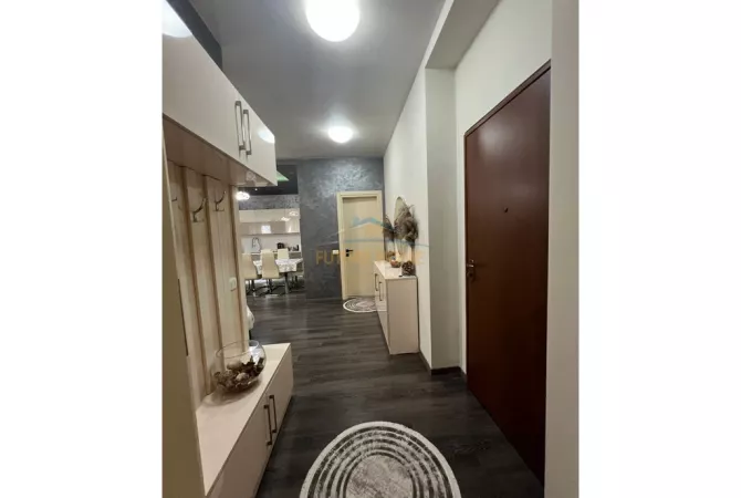 Shtepi ne shitje Apartament ne Tirane, 2+1, Mobilimi E mobiluar, Pagesa 317,500  Euro.