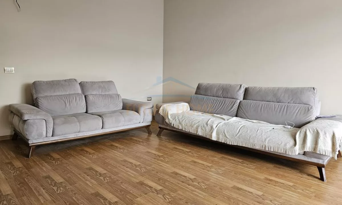 Apartament 2+1,per zyra Unaza e Re, Tirane.