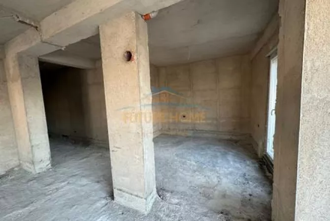 	Shitje, Penthouse, Bulevardi Zhan Dark,Tiranë.