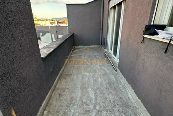 Shtepi ne shitje Penthose(kati i fundit panoramik) ne Tirane, 2+1, Mobilimi Bosh, pa mobiluar, Pagesa 325,000  Euro.