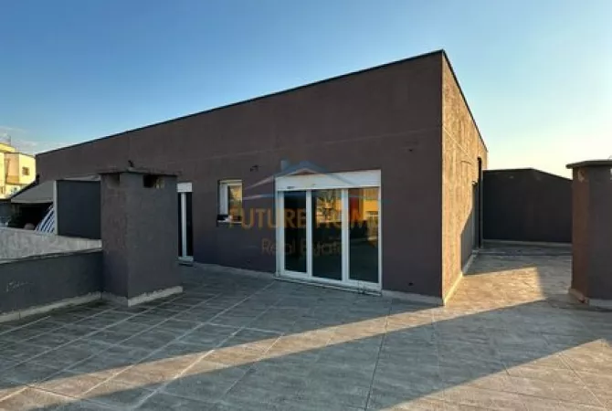 Shtepi ne shitje Penthose(kati i fundit panoramik) ne Tirane, 2+1, Mobilimi Bosh, pa mobiluar, Pagesa 325,000  Euro.