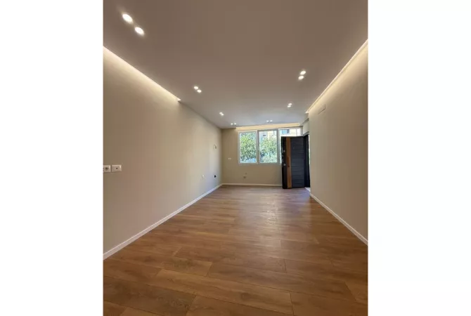 Shtepi ne shitje Apartament ne Tirane, 1+1, Mobilimi Bosh, pa mobiluar, Pagesa 118,900  Euro.