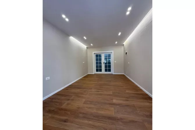 Shtepi ne shitje Apartament ne Tirane, 1+1, Mobilimi Bosh, pa mobiluar, Pagesa 118,900  Euro.