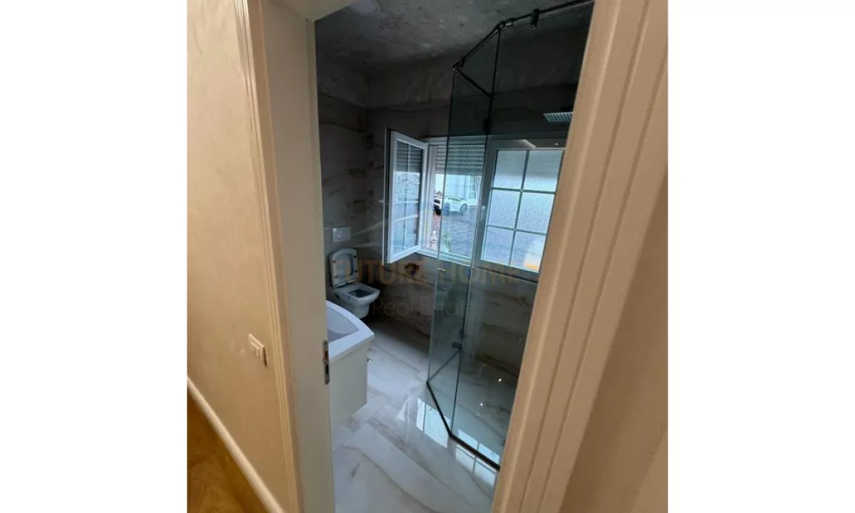Shtepi me qera Apartament ne Tirane, 3+1, Mobilimi E mobiluar, Pagesa 800  Euro.