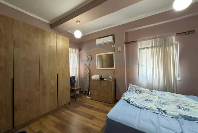 Shtepi ne shitje Vila Luksoze ne Tirane, 4+1, Mobilimi E mobiluar, Pagesa 500,000  Euro.