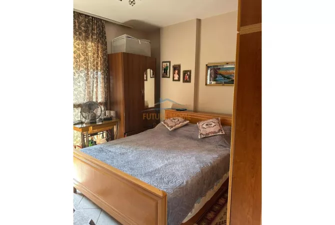 Shitet, Apartament 2+1+2, Bulevardi Zhan Dark,