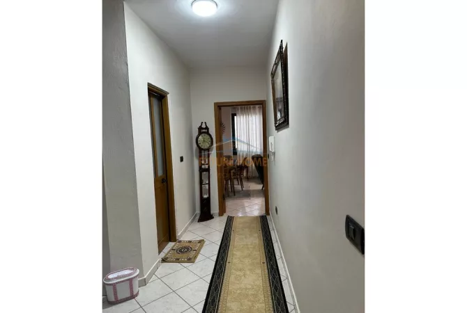 Shtepi ne shitje Apartament ne Tirane, 2+1, Mobilimi E mobiluar, Pagesa 200,000  Euro.