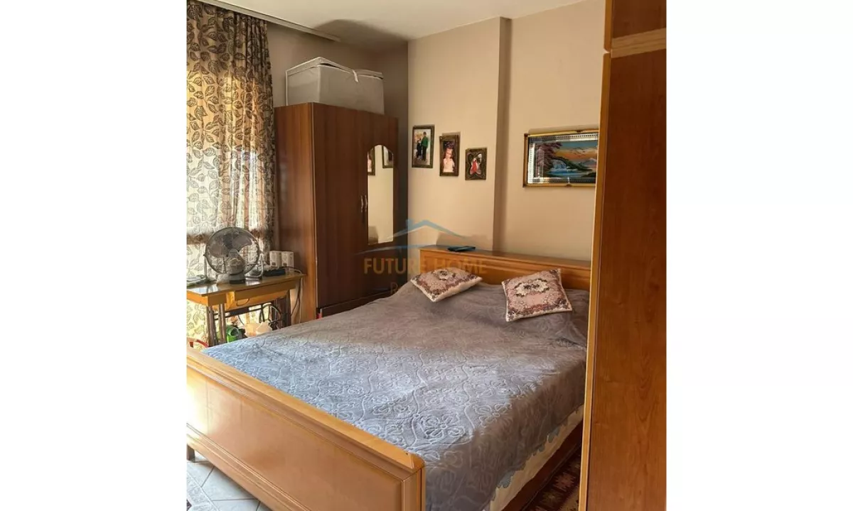 Shtepi ne shitje Apartament ne Tirane, 2+1, Mobilimi E mobiluar, Pagesa 200,000  Euro.