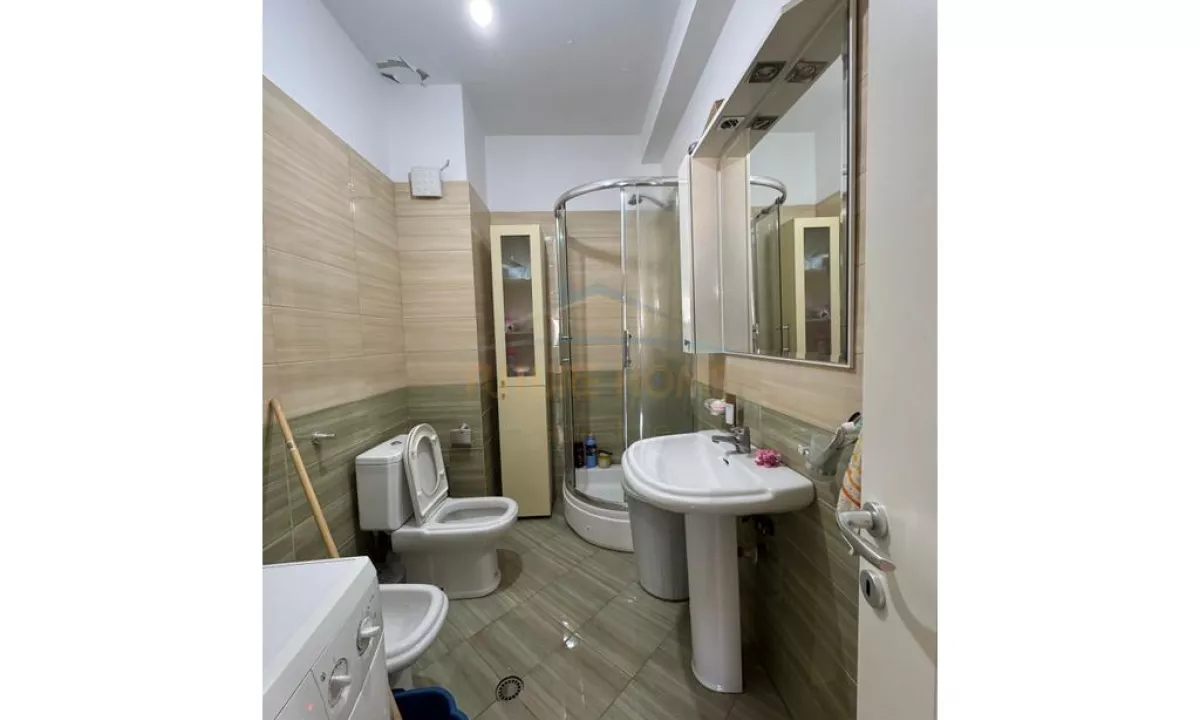 Shtepi me qera Apartament ne Tirane, 2+1, Mobilimi E mobiluar, Pagesa 450  Euro.