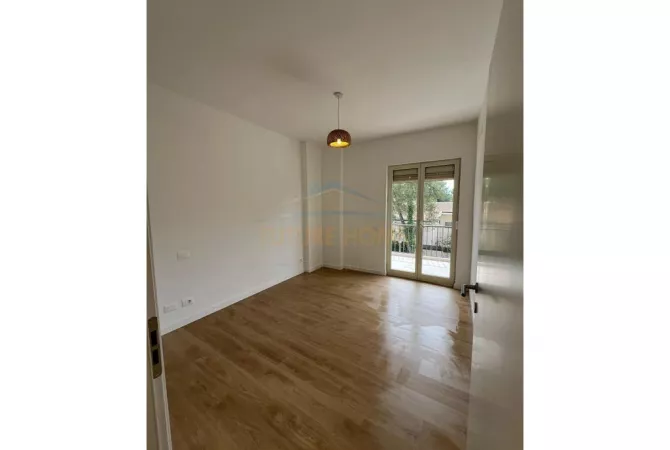 Shtepi ne shitje Apartament ne Durres, 2+1, Mobilimi Bosh, pa mobiluar, Pagesa 140,000  Euro.