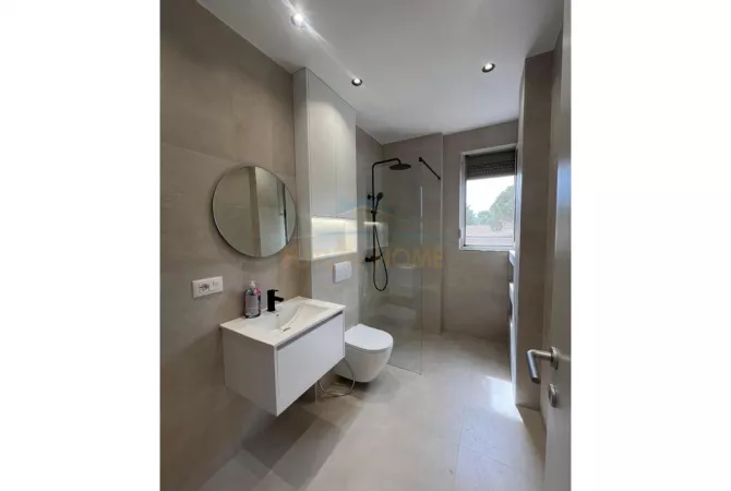 Shtepi ne shitje Apartament ne Durres, 2+1, Mobilimi Bosh, pa mobiluar, Pagesa 140,000  Euro.