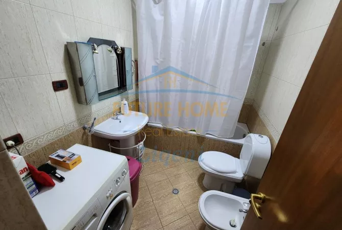 Shtepi ne shitje Apartament ne Tirane, 2+1, Mobilimi E mobiluar, Pagesa 400,000  Euro.