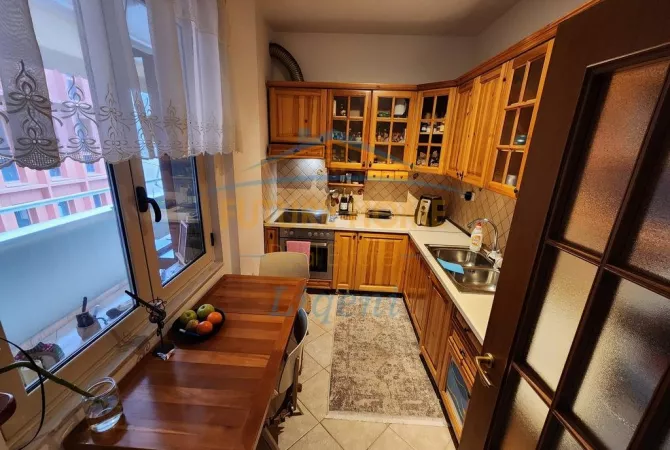 Shtepi ne shitje Apartament ne Tirane, 2+1, Mobilimi E mobiluar, Pagesa 400,000  Euro.