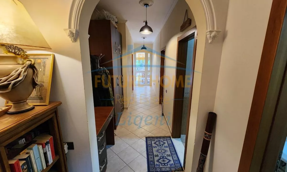 Shtepi ne shitje Apartament ne Tirane, 2+1, Mobilimi E mobiluar, Pagesa 400,000  Euro.