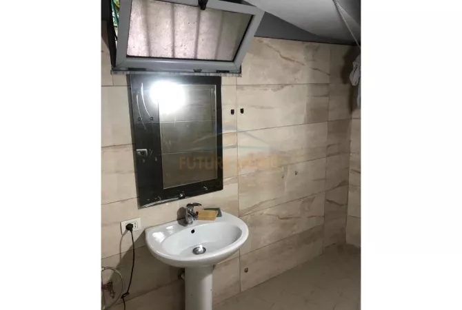 Shitet, Njesi Biznesi, 21 Dhjetori, Tirane.