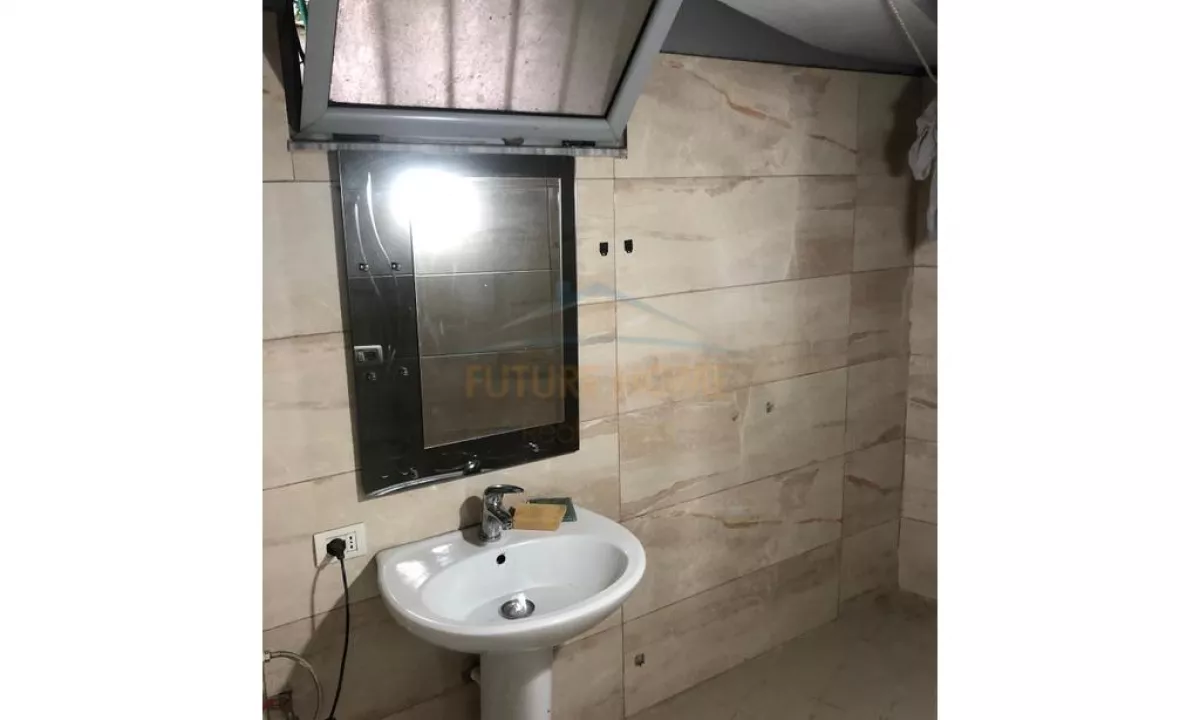 Shitet, Njesi Biznesi, 21 Dhjetori, Tirane.