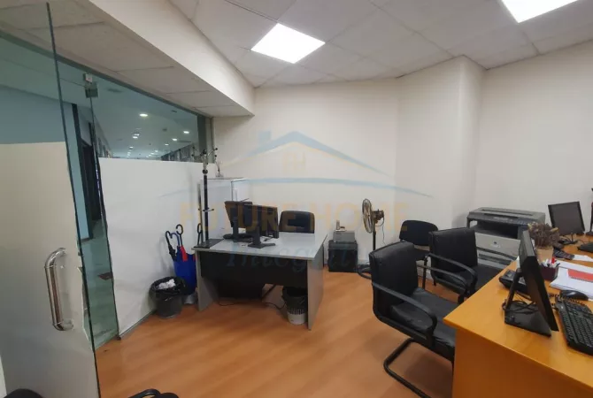 Shitet, Ambient Biznesi, Qendër, Tiranë.