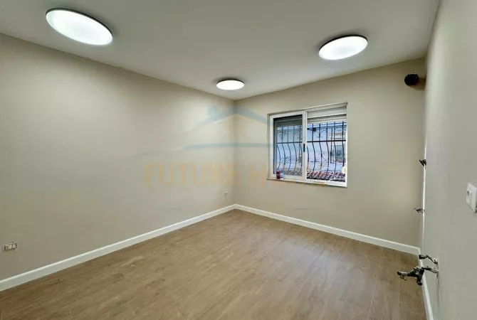 Shtepi ne shitje Apartament ne Tirane, 3+1, Mobilimi Bosh, pa mobiluar, Pagesa 268,000  Euro.