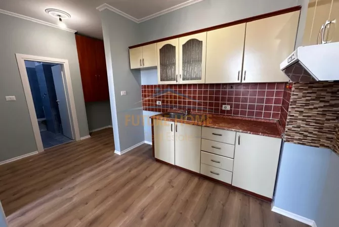 Shtepi ne shitje Apartament ne Tirane, 1+1, Mobilimi Bosh, pa mobiluar, Pagesa 140,000  Euro.