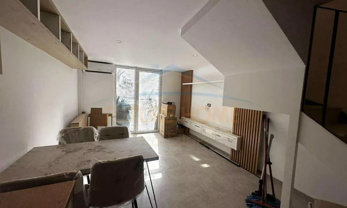 Shtepi ne shitje Apartament ne Tirane, 1+1, Mobilimi E mobiluar, Pagesa 95,000  Euro.