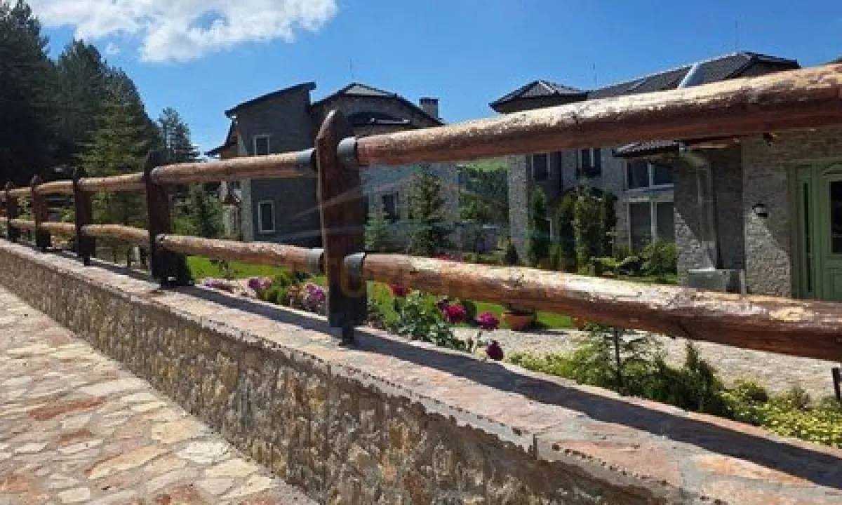  Resort (Kompleks Agroturistik), ne shitje Voskopoje, Korce.