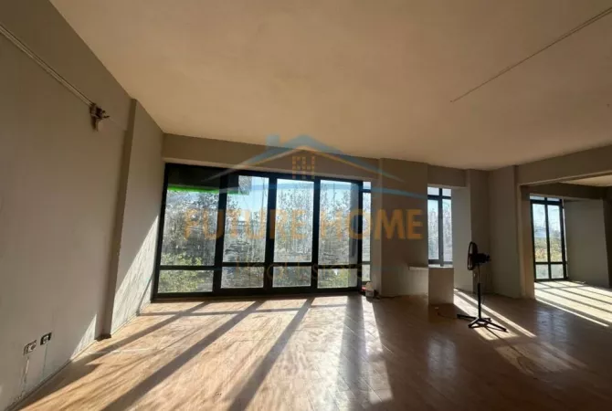  Ambient Biznesi ne shitje, Rruga e Portit, Durres