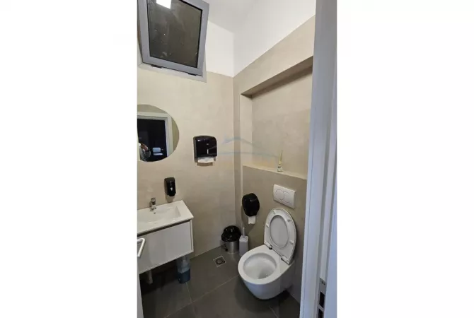  Ambient Biznesi ne shitje, Rruga e Portit, Durres