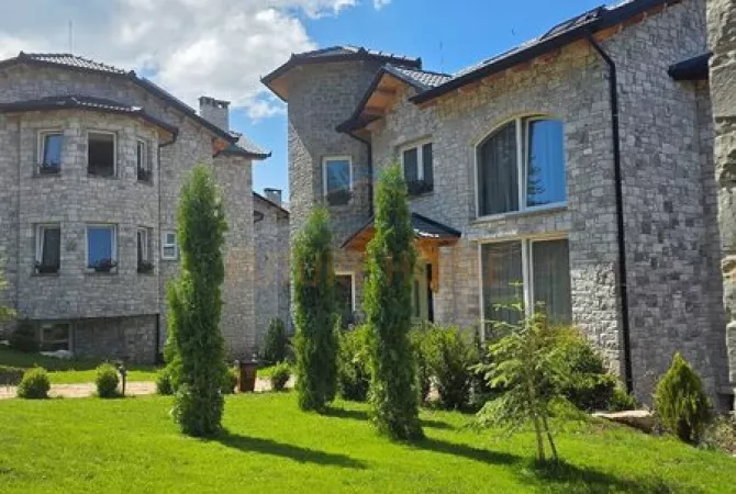 Ambiente Commerciale in Vendita 5+1 a Koriza - 7,000,000 Euro