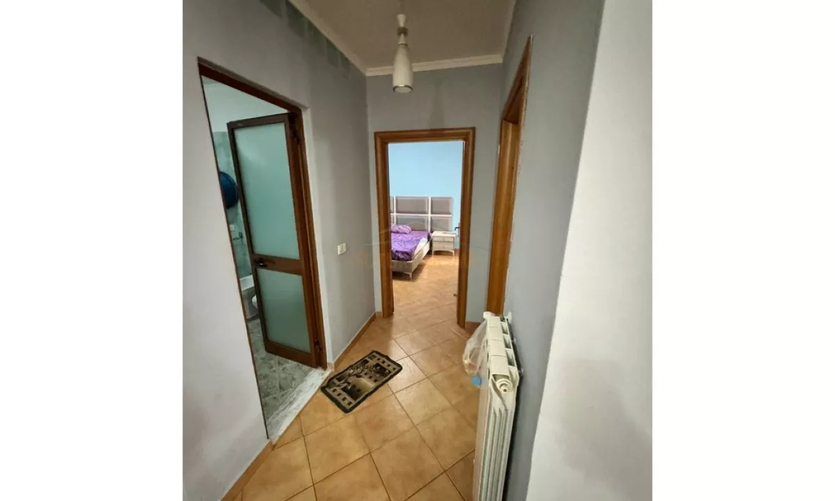 Shtepi ne shitje Apartament ne Tirane, 2+1, Mobilimi E mobiluar, Pagesa 140,000  Euro.