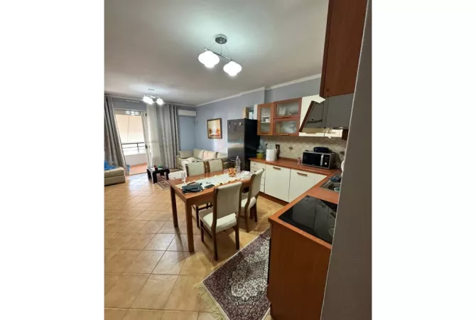 Shtepi ne shitje Apartament ne Tirane, 2+1, Mobilimi E mobiluar, Pagesa 140,000  Euro.