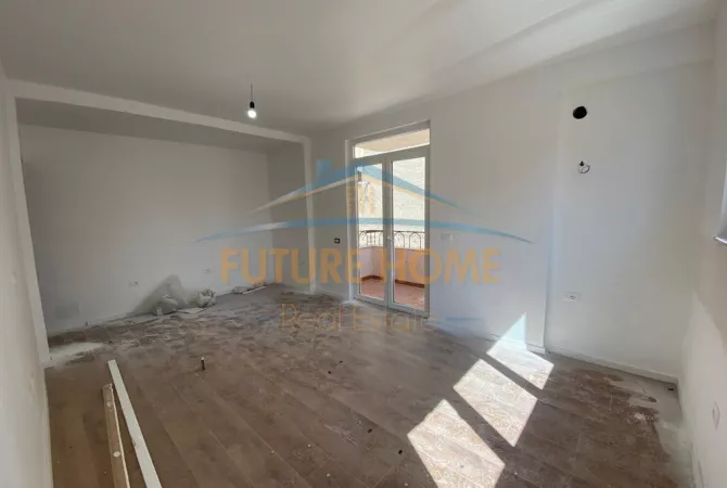 Shtepi ne shitje Apartament ne Tirane, 1+1, Mobilimi Bosh, pa mobiluar, Pagesa 167,000  Euro.