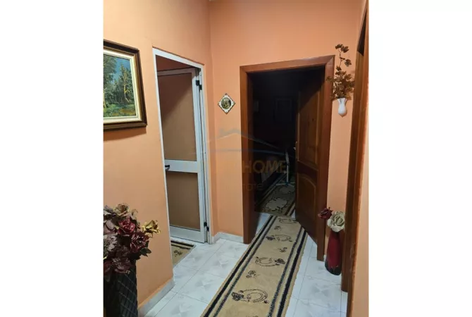 Shtepi ne shitje Apartament ne Tirane, 1+1, Mobilimi E mobiluar, Pagesa 106,000  Euro.