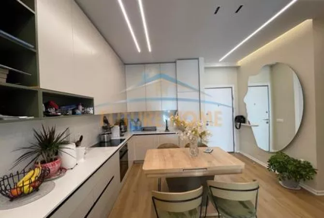 Shtepi ne shitje Apartament ne Tirane, 2+1, Mobilimi E mobiluar, Pagesa 180,000  Euro.