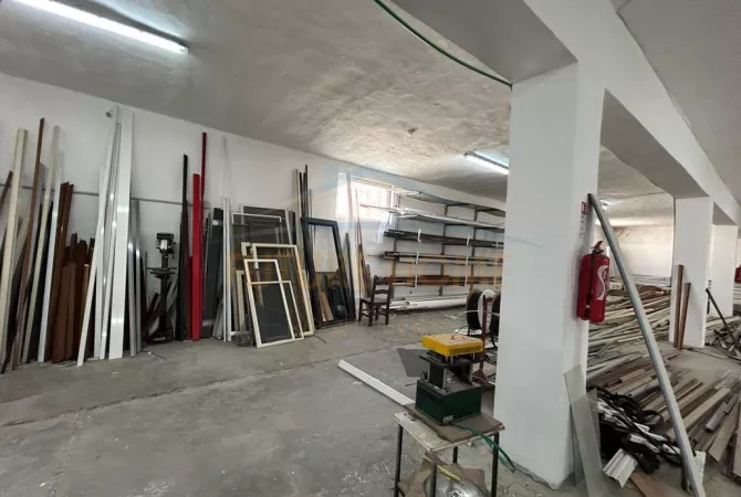 Ambiente Commerciale in Vendita 4+1 a Durazzo - 680,000 Euro