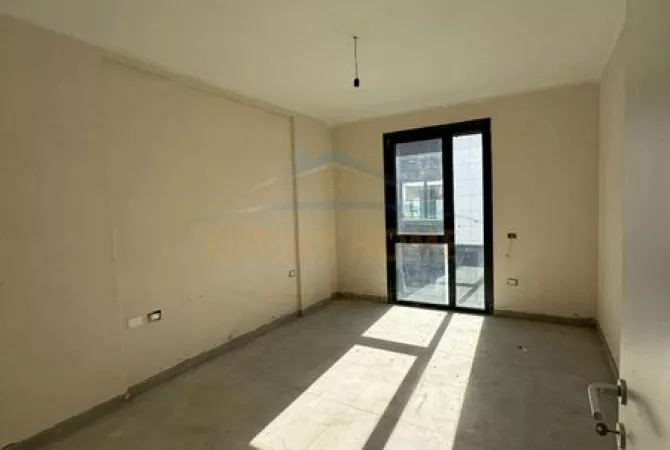 Shtepi ne shitje Apartament ne Tirane, 1+1, Mobilimi Bosh, pa mobiluar, Pagesa 210,000  Euro.