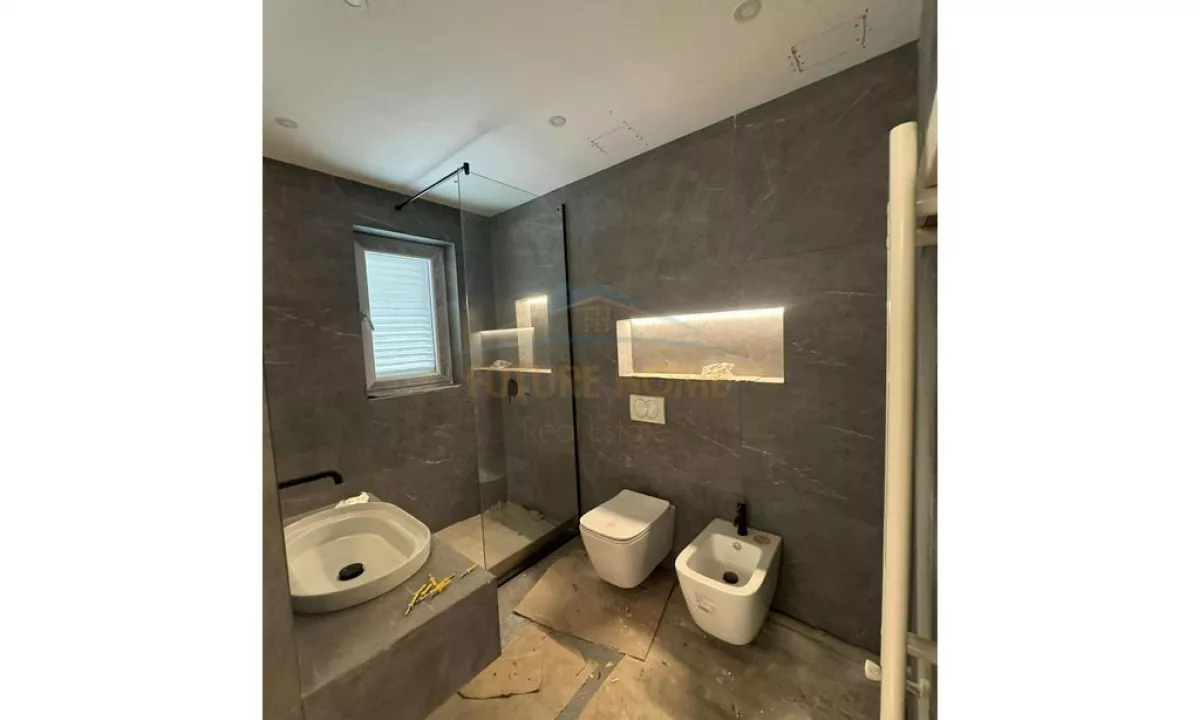 Shtepi ne shitje Apartament ne Tirane, 3+1, Mobilimi E mobiluar, Pagesa 320,000  Euro.