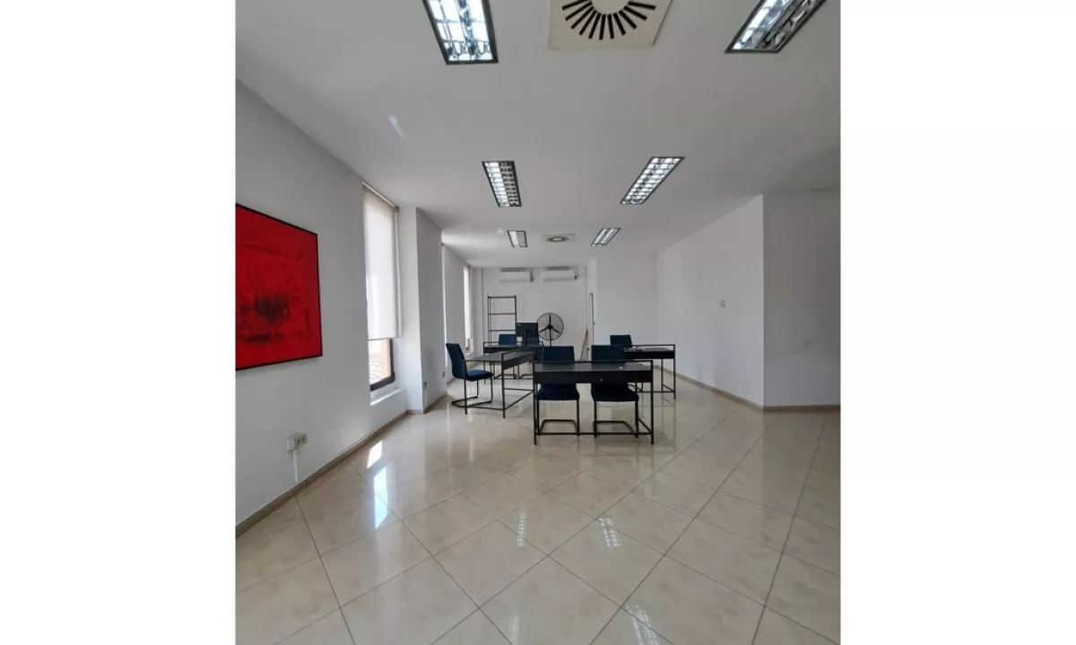 Ambjent per Zyra ,Godine Biznesi , Qender.