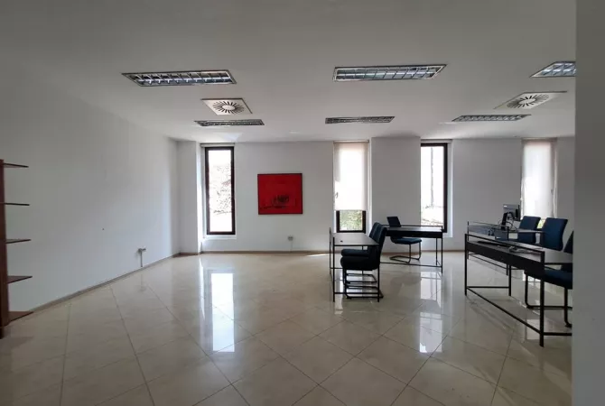 Business Property for Rent 3+1 in Tirana - 1,000 Euro