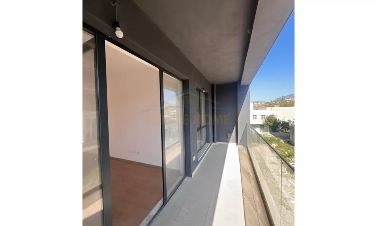 Shtepi ne shitje Apartament ne Tirane, 3+1, Mobilimi Bosh, pa mobiluar, Pagesa 190,148  Euro.