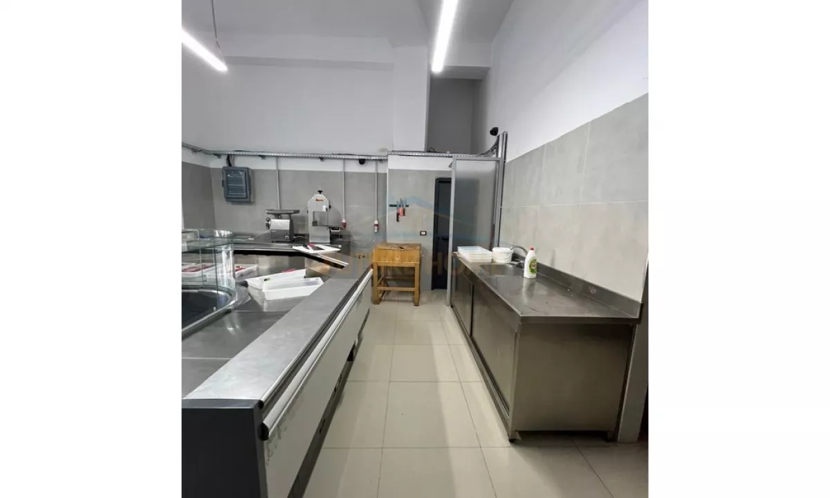 Shitet, Ambjent, Unaza e Re, Tirane