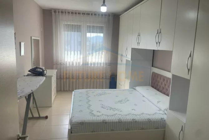 Shtepi ne shitje Apartament ne Tirane, 2+1, Mobilimi E mobiluar, Pagesa 150,000  Euro.