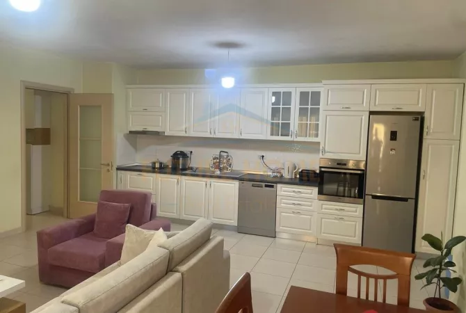 Shtepi ne shitje Apartament ne Tirane, 2+1, Mobilimi E mobiluar, Pagesa 150,000  Euro.