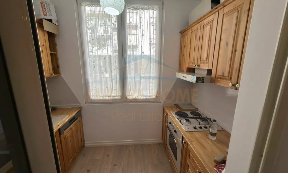 Shtepi ne shitje Apartament ne Tirane, 2+1, Mobilimi E mobiluar, Pagesa 165,000  Euro.