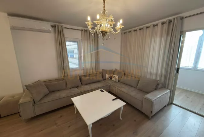 Shtepi ne shitje Apartament ne Tirane, 2+1, Mobilimi E mobiluar, Pagesa 165,000  Euro.