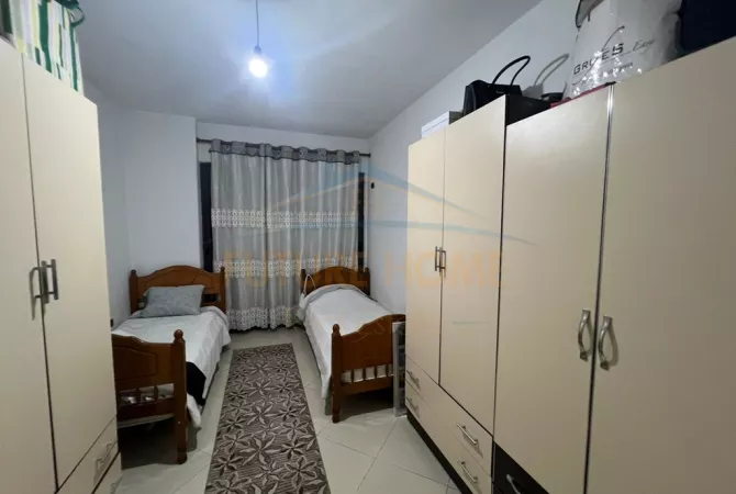 Shtepi ne shitje Apartament ne Tirane, 2+1, Mobilimi E mobiluar, Pagesa 120,000  Euro.