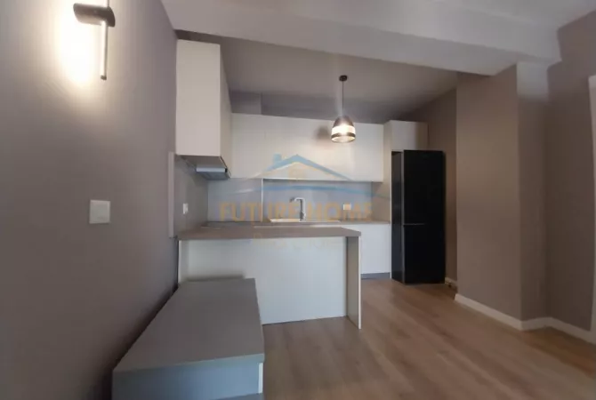 Shtepi ne shitje Apartament ne Tirane, 1+1, Mobilimi E mobiluar, Pagesa 125,000  Euro.