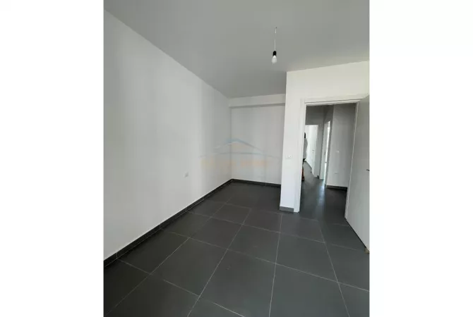 Shtepi ne shitje Apartament ne Tirane, 2+1, Mobilimi Bosh, pa mobiluar, Pagesa 130,164  Euro.
