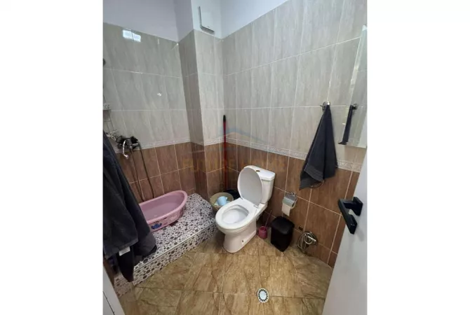 Shtepi ne shitje Apartament ne Tirane, 1+1, Mobilimi E mobiluar, Pagesa 105,000  Euro.