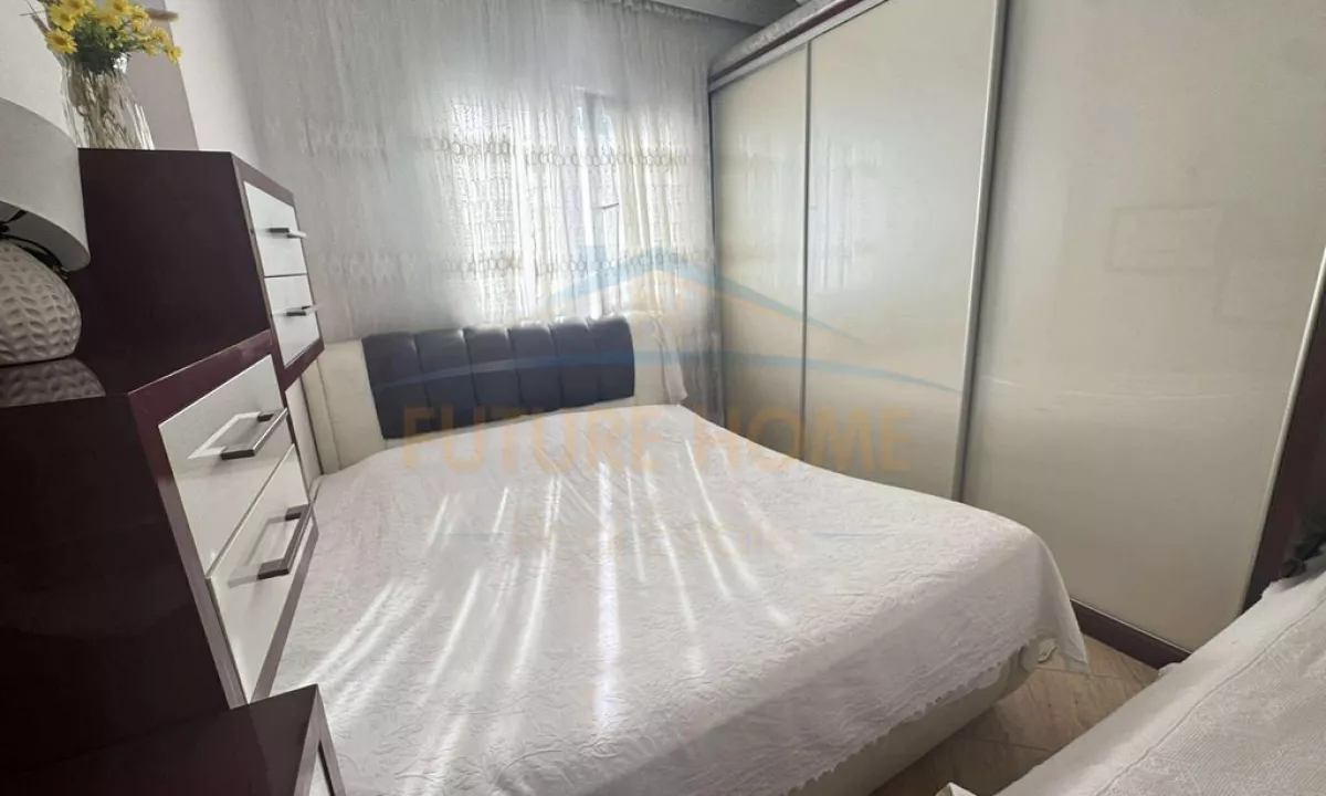 Shtepi ne shitje Apartament ne Tirane, 1+1, Mobilimi E mobiluar, Pagesa 105,000  Euro.