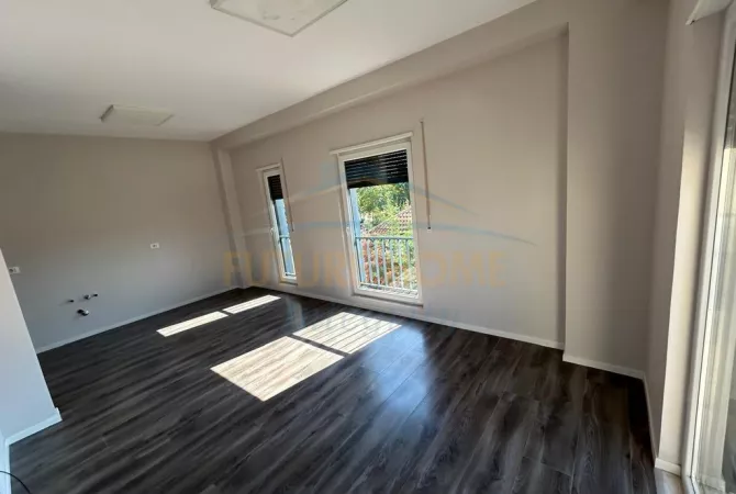 Shtepi ne shitje Apartament ne Tirane, 2+1, Mobilimi Bosh, pa mobiluar, Pagesa 230,000  Euro.